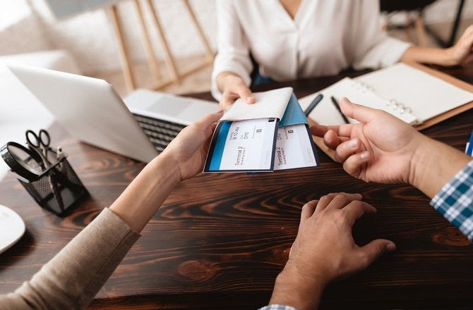 Criador do iFood lança fintech que permite que brasileiros abram conta bancária nos Estados Unidos