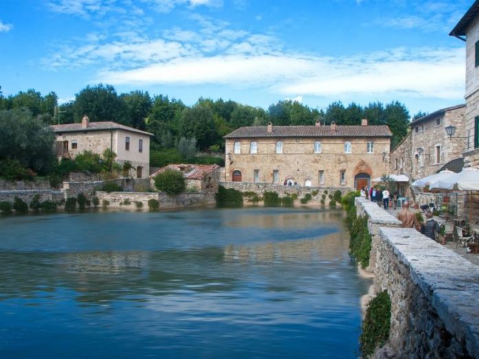 Bagno-Vignoni-visitTuscany-